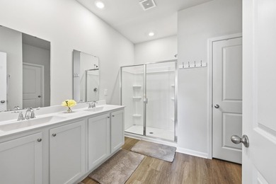 Welcome home to this beautifully maintained 4-bedroom, 2-bath - photo 14