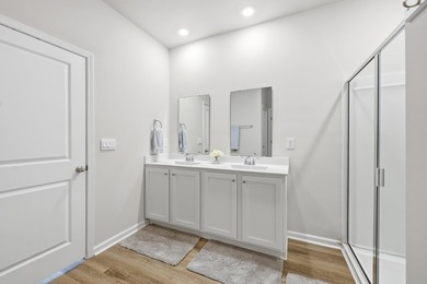 Welcome home to this beautifully maintained 4-bedroom, 2-bath - photo 15