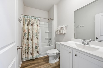 Welcome home to this beautifully maintained 4-bedroom, 2-bath - photo 20