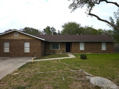 Charming 3-bedroom, 2-bath home nestled in the heart of Seguin!