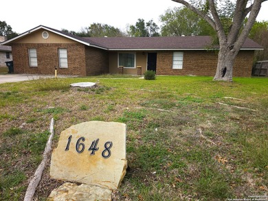 Charming 3-bedroom, 2-bath home nestled in the heart of Seguin!
