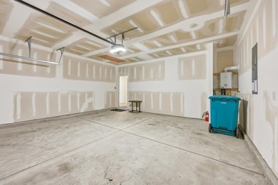 Welcome home to this beautifully maintained 4-bedroom, 2-bath - photo 32