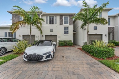 (private lake, pond, creek) Townhome/Townhouse For Sale in Homestead Florida
