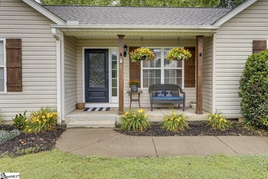 PRICE IMPROVEMENT! Adorable home on a cul-de-sac with .58 0f an - photo 2