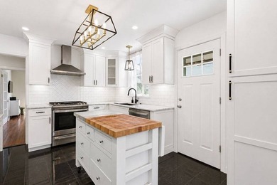 Welcome to this beautifully renovated and meticulously - photo 5