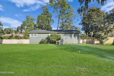 Welcome to this cozy 3-bedroom, 1-bath home offering both - photo 2