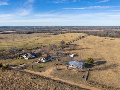 Welcome to the Clearview Ranch, an incredible 635 +/- acre cross - photo 32
