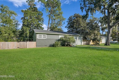 Welcome to this cozy 3-bedroom, 1-bath home offering both - photo 3