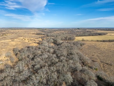 Welcome to the Clearview Ranch, an incredible 635 +/- acre cross - photo 34