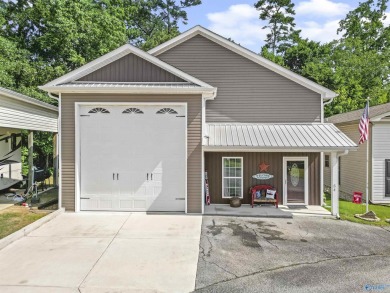 Lake Home For Sale in Guntersville, Alabama