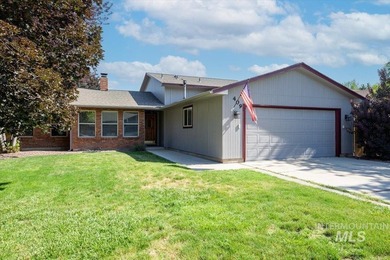 Location Location! This corner lot, brick home lives larger than - photo 1