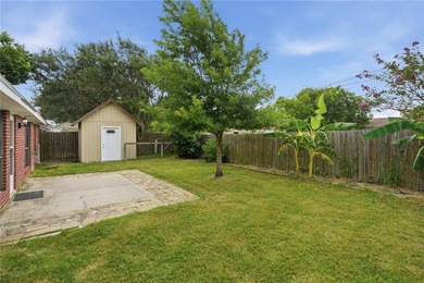 Spacious 4-Bedroom Home- Prime Location. Ideally situated just - photo 24