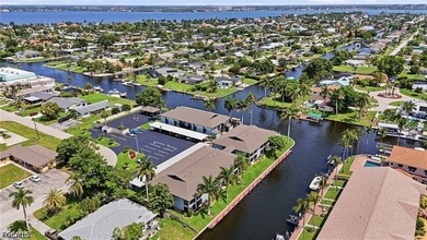 Waterfront living meets ultimate peace of mind! This immaculate - photo 28