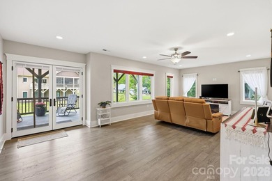 Welcome to sophisticated, carefree living in the highly - photo 30