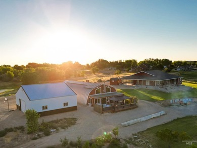Welcome to your ultimate 14.25-acre fully fenced property - photo 1