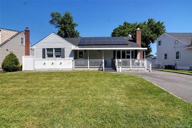 Expanded Ranch offering incredible flexibility! This 1,760 sq ft - photo 1