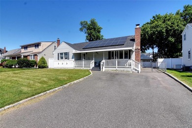 Expanded Ranch offering incredible flexibility! This 1,760 sq ft - photo 2