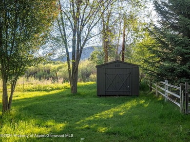 Tucked away on a quiet cul-de-sac backing directly to the golf - photo 4