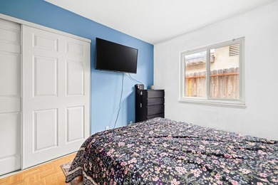 Welcome to this beautifully maintained single-story home - photo 19