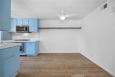 Beautifully upgraded upper-level condo in the FHA-approved - photo 6