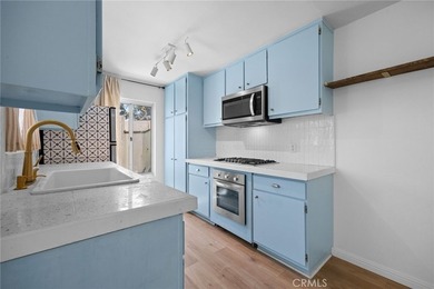 Beautifully upgraded upper-level condo in the FHA-approved - photo 7