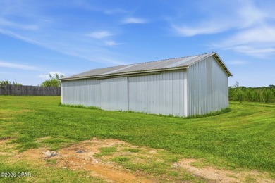 Enjoy the charm of country living with this inviting ranch-style - photo 4