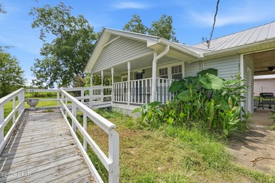 Enjoy the charm of country living with this inviting ranch-style - photo 8