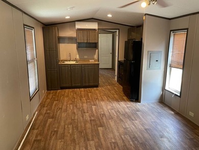 Beautiful, affordable 2023 1 bedroom/1 bath mobile home with a - photo 3