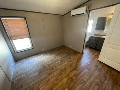 Beautiful, affordable 2023 1 bedroom/1 bath mobile home with a - photo 4