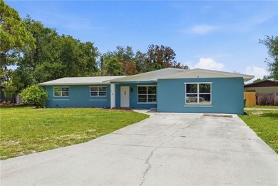 LARGE CORNER LOT with fenced in back yard and a beautiful - photo 1