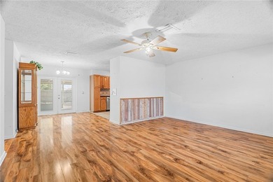 LARGE CORNER LOT with fenced in back yard and a beautiful - photo 3