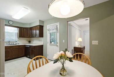 Welcome to this immaculate Glen Ridge model in the highly - photo 16