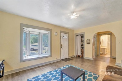 Very clean 3-bedroom, 1-bath home in a quiet neighborhood near - photo 4