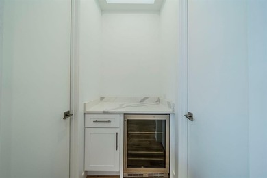 Stunning 4-story contemporary townhome with direct Lake