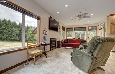 Pristine one level Executive Home with an out of this world Shop - photo 15