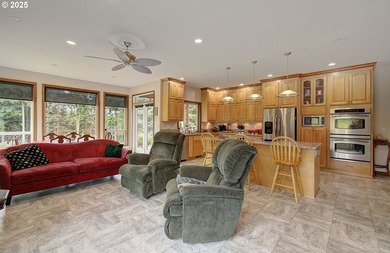 Pristine one level Executive Home with an out of this world Shop - photo 16