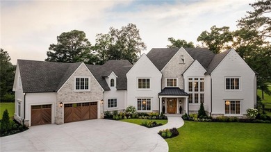Exquisitely crafted by Savage Family Homes, this exceptional - photo 1