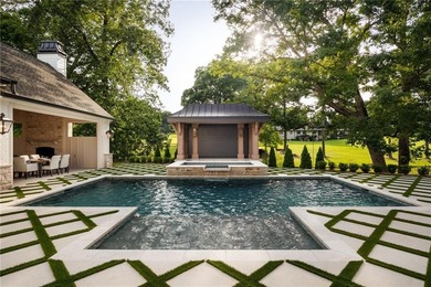 Exquisitely crafted by Savage Family Homes, this exceptional - photo 3