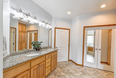 Pristine one level Executive Home with an out of this world Shop - photo 26