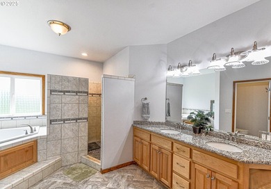 Pristine one level Executive Home with an out of this world Shop - photo 27