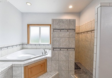 Pristine one level Executive Home with an out of this world Shop - photo 28