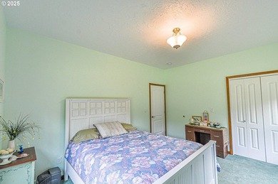 Pristine one level Executive Home with an out of this world Shop - photo 30