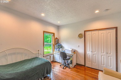 Pristine one level Executive Home with an out of this world Shop - photo 31