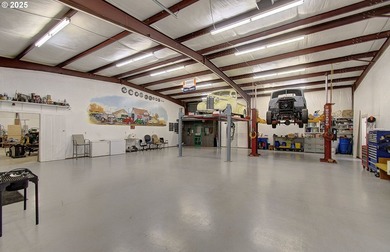 Pristine one level Executive Home with an out of this world Shop - photo 38