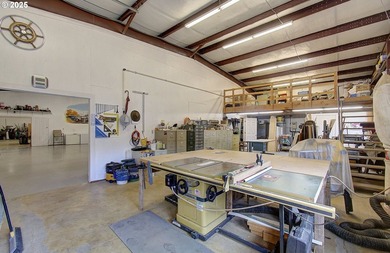 Pristine one level Executive Home with an out of this world Shop - photo 41