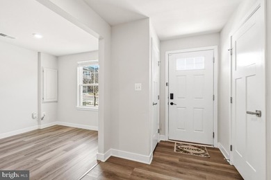 Fine end unit townhome in Amber Ridge in like new condition - photo 4