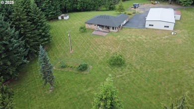 Pristine one level Executive Home with an out of this world Shop - photo 45