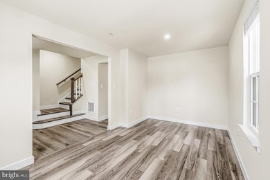 Fine end unit townhome in Amber Ridge in like new condition - photo 6