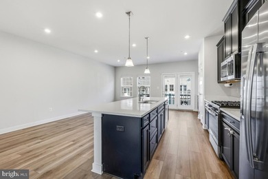 Fine end unit townhome in Amber Ridge in like new condition - photo 8