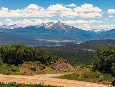 This remarkable mountain homesite offers an extraordinary - photo 10